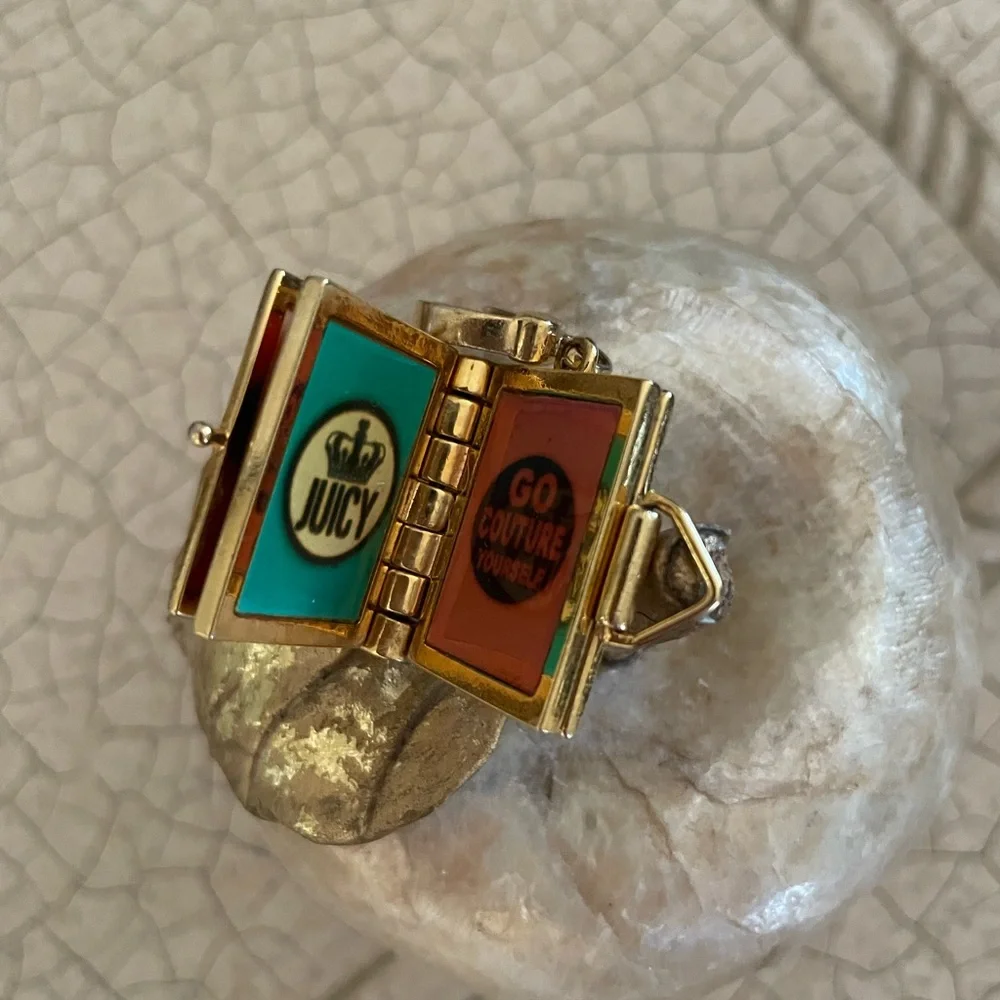 L00k B00k ChArM. RaRe, DIFfIcUlT T0 FiNd!🧡♥️💚 - Picture 3 of 11